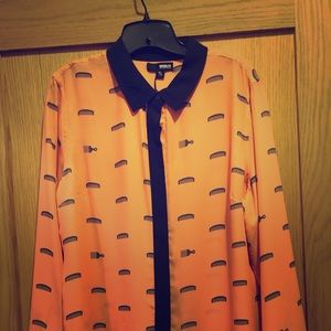 NWT Coral button down women’s shirt w. comb print